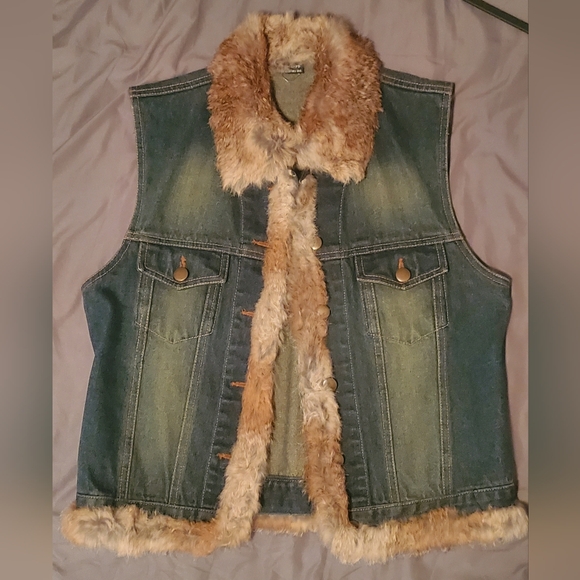Cejon Jackets & Blazers - Vintage Cejon 100% Real Rabbit Fur Trim Denim Vest ♥️